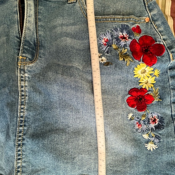 Mini jeans skirt - Picture 4 of 6